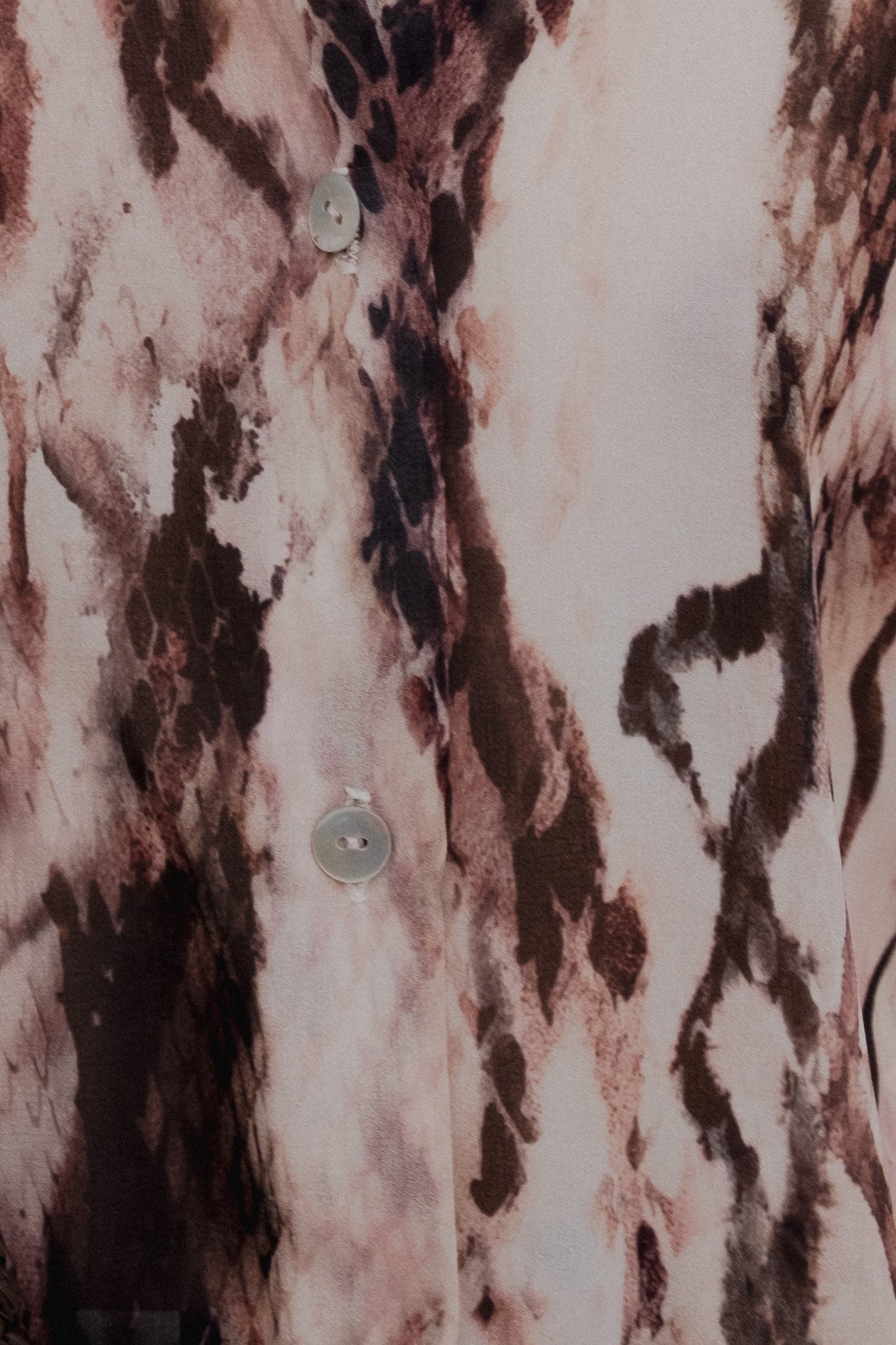 CAMISA SEMITRANSPARENTE ESTAMPADA