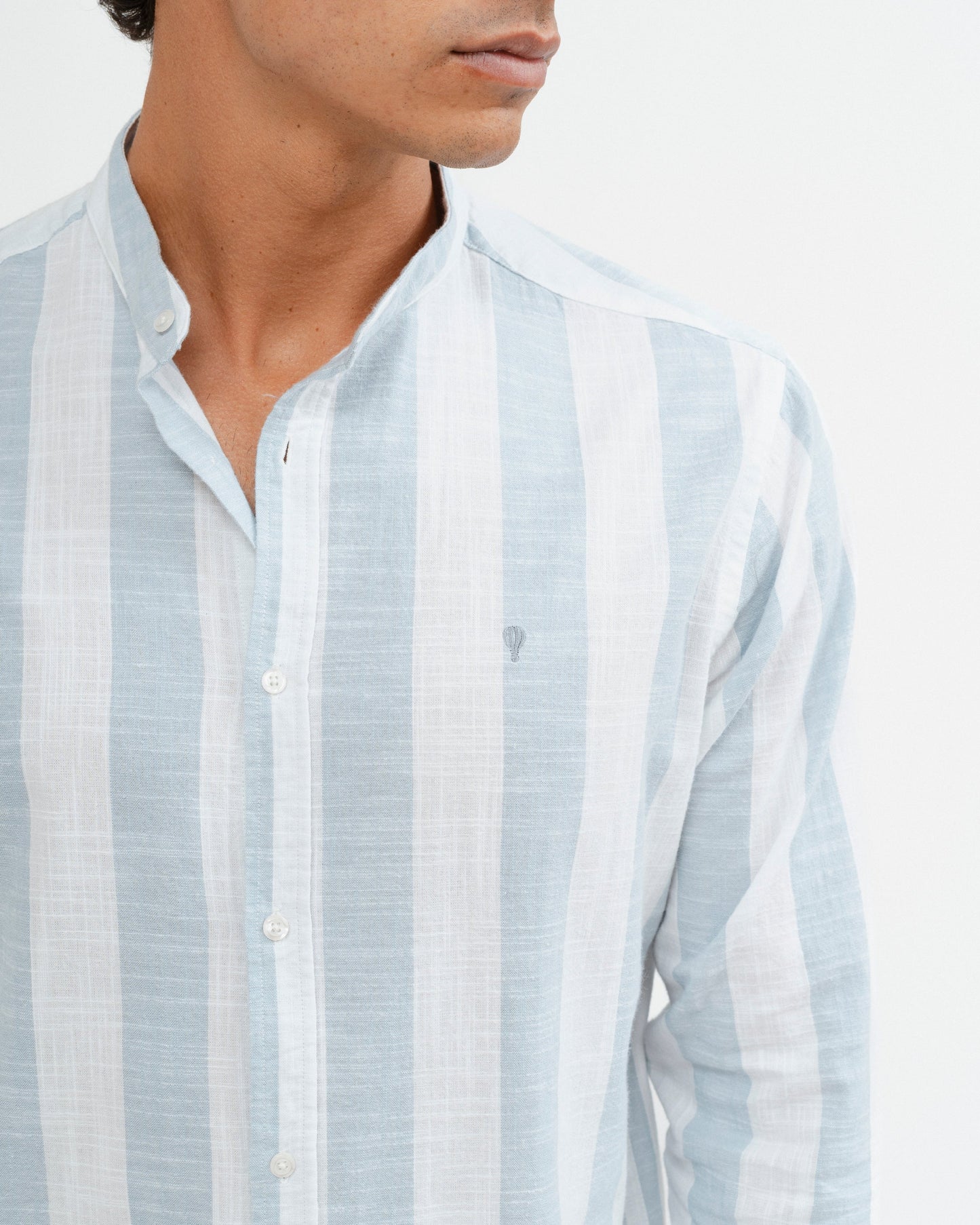 CAMISA RAYA CUELLO MAO