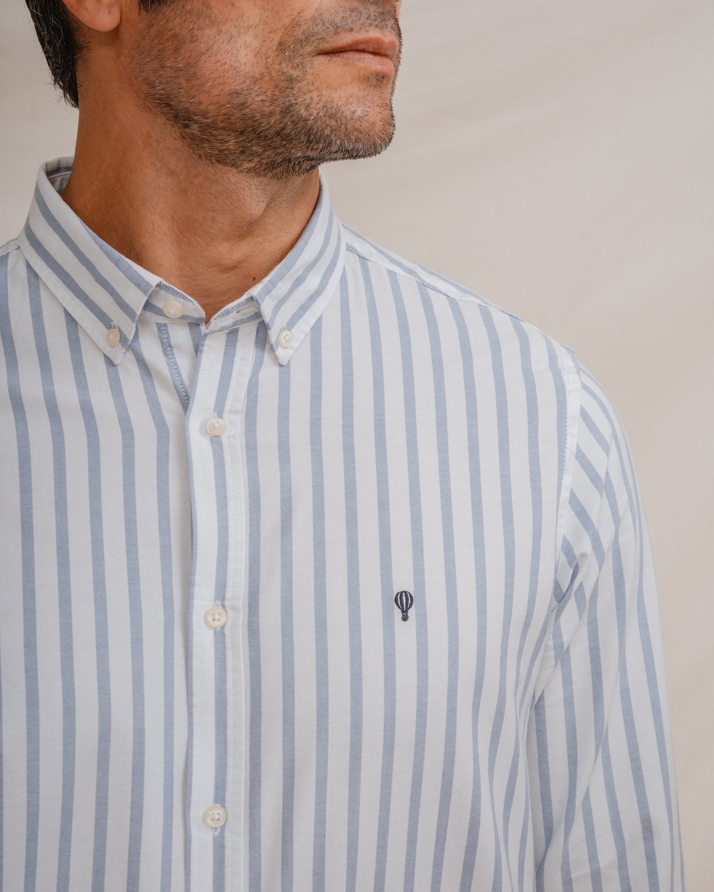 CAMISA OXFORD RAYA DIPLOMÁTICA CELESTE