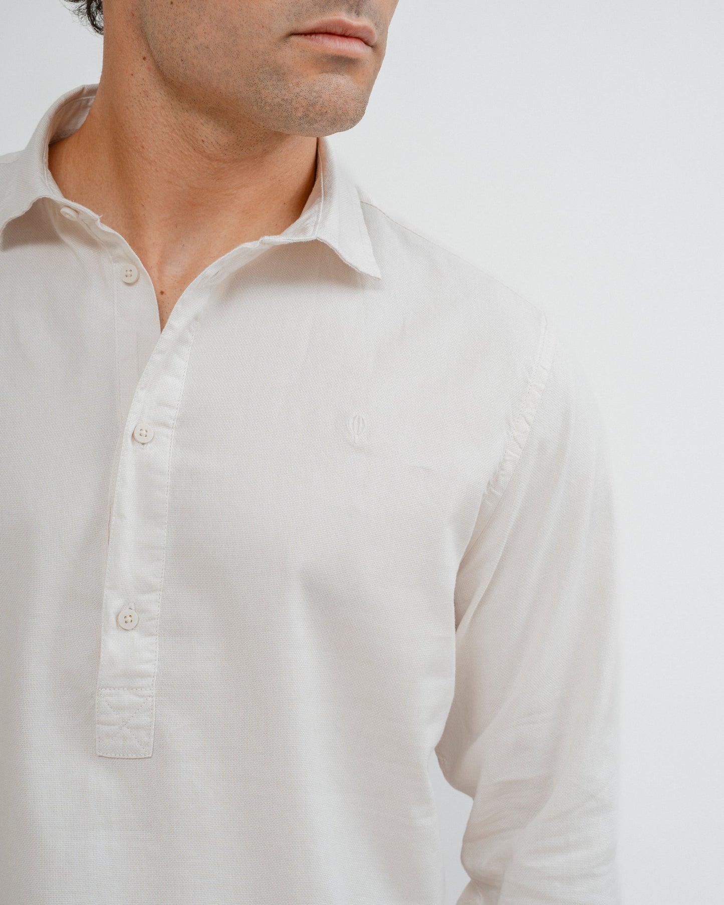CAMISA POLERA TINTE FALSO BLANCA