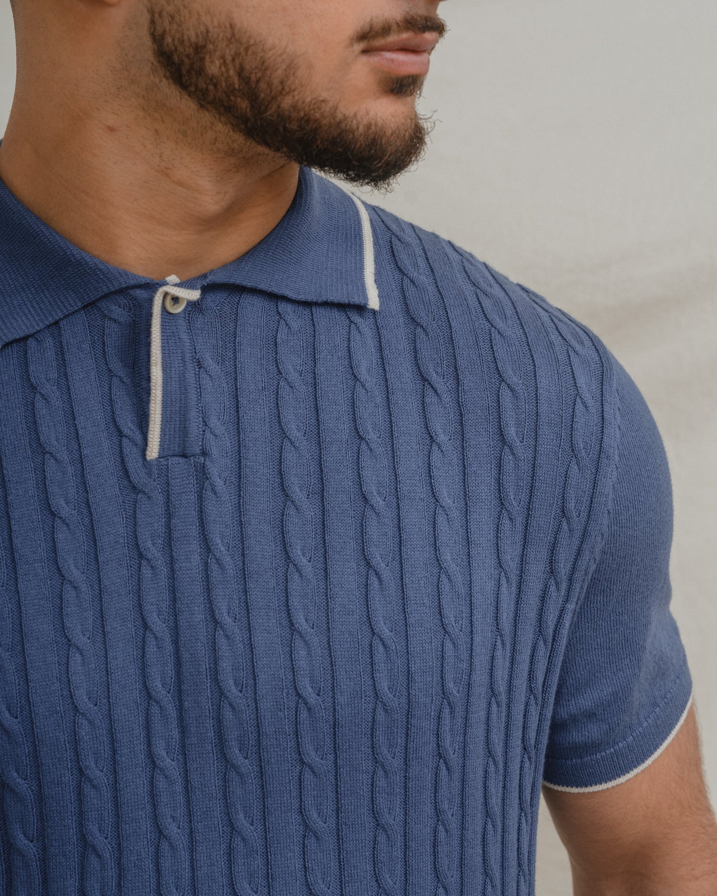 POLO TRICOT NUDOS CELESTE