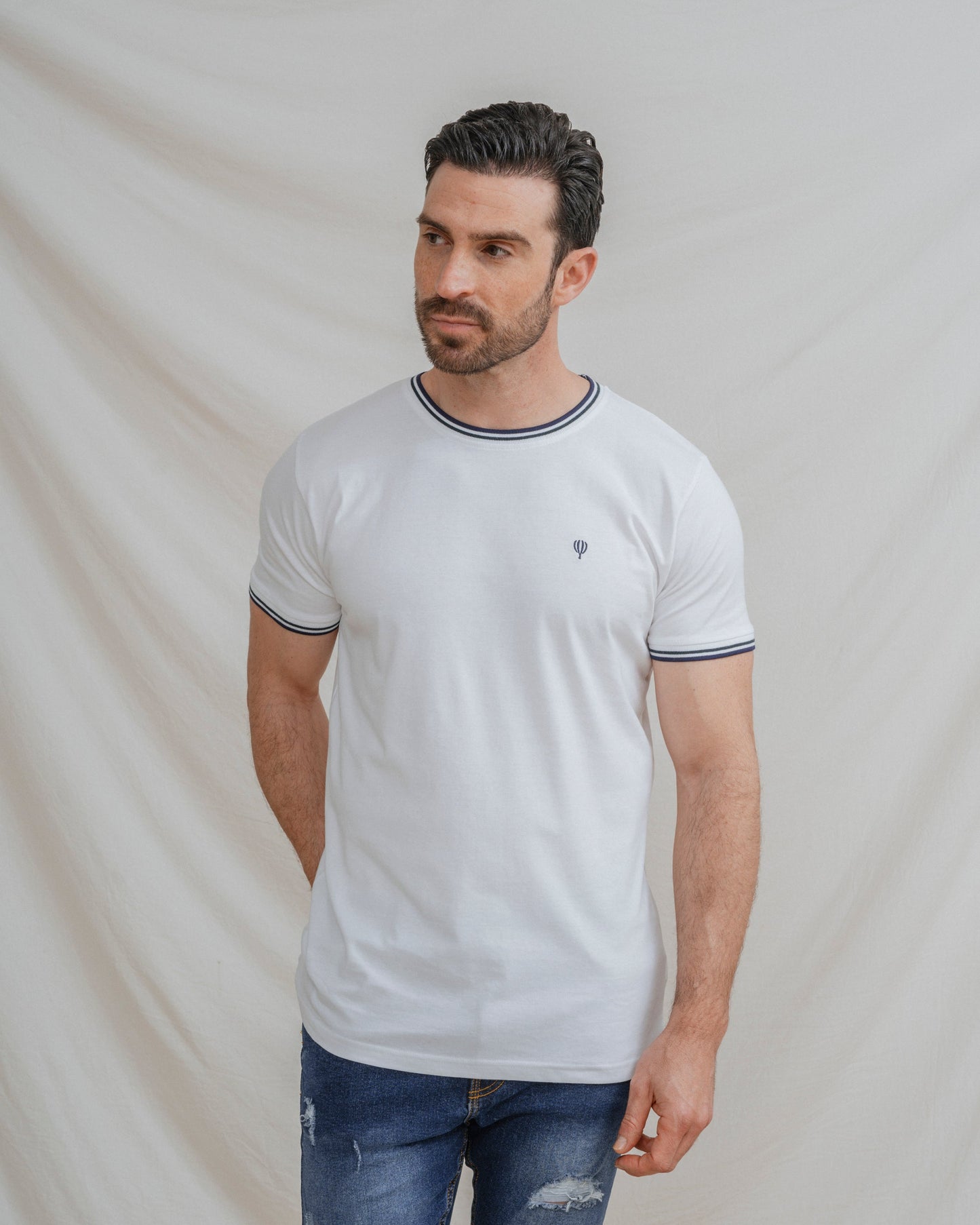 CAMISETA BLANCA BÁSICA RIBETE