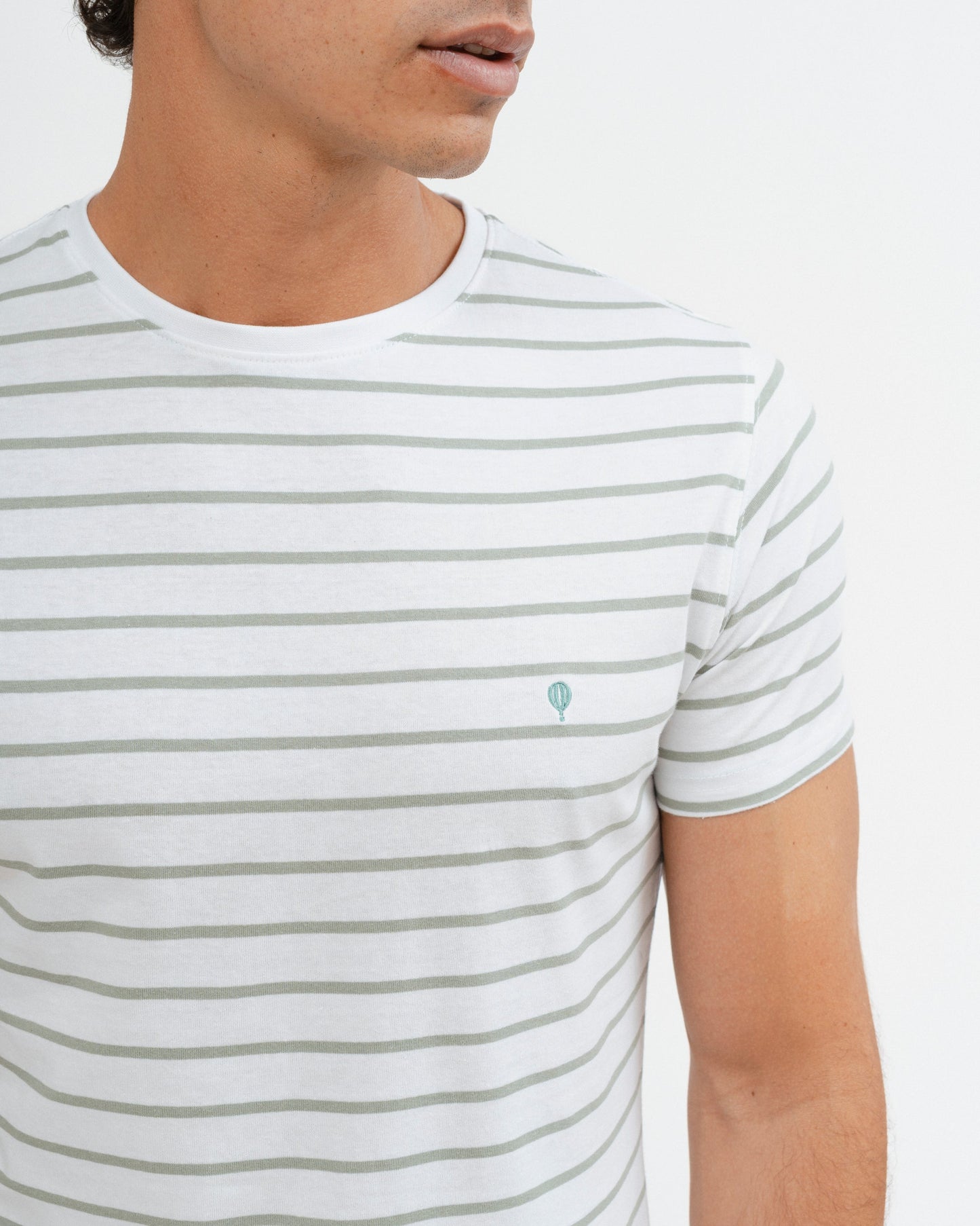 CAMISETA RAYA TEJIDA VERDE
