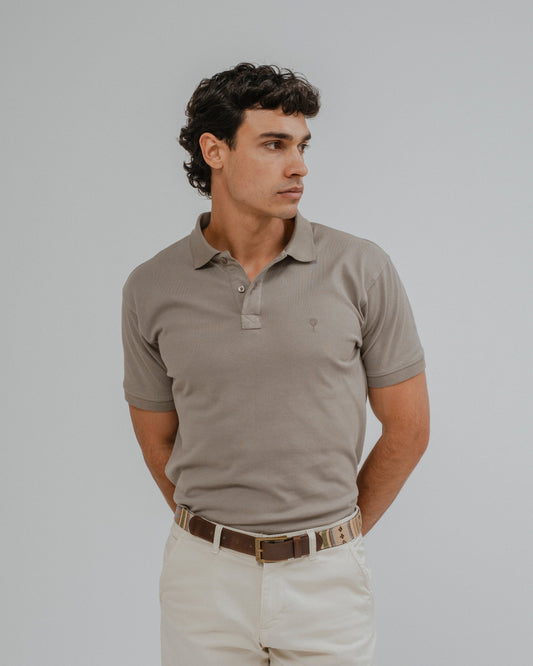 POLO BÁSICO REGULAR FIT MARRÓN