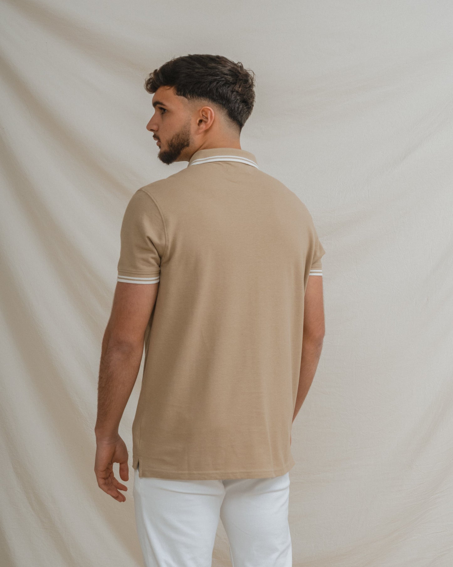 POLO BÁSICO BEIGE PIQUÉ LÍNEA