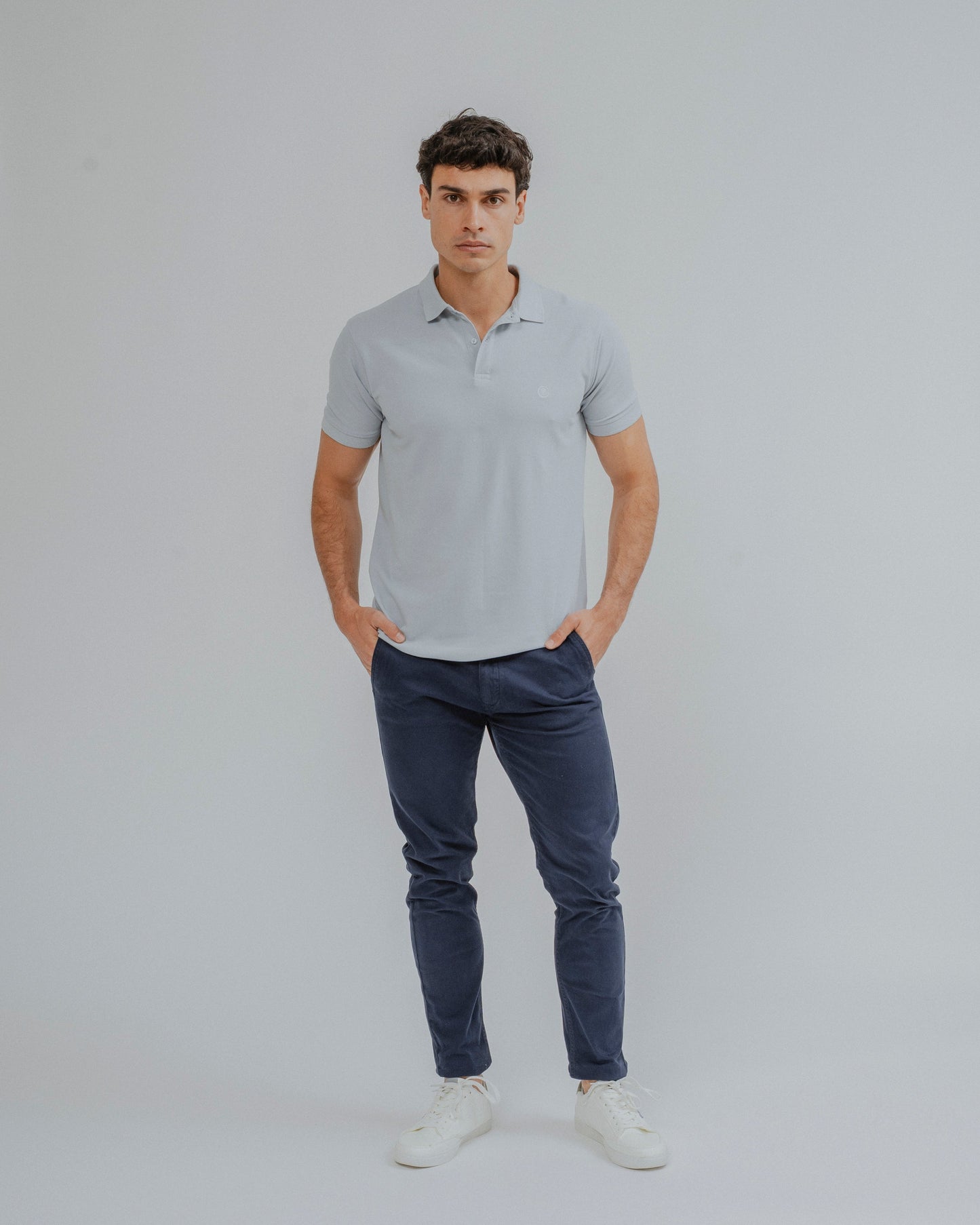 POLO BÁSICO REGULAR FIT CELESTE
