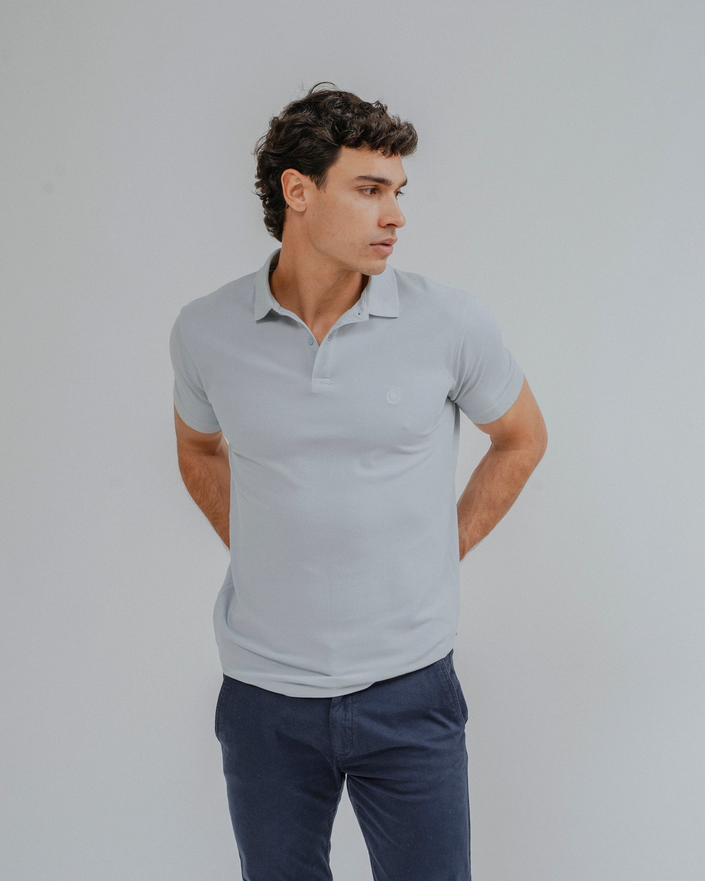 POLO BÁSICO REGULAR FIT CELESTE