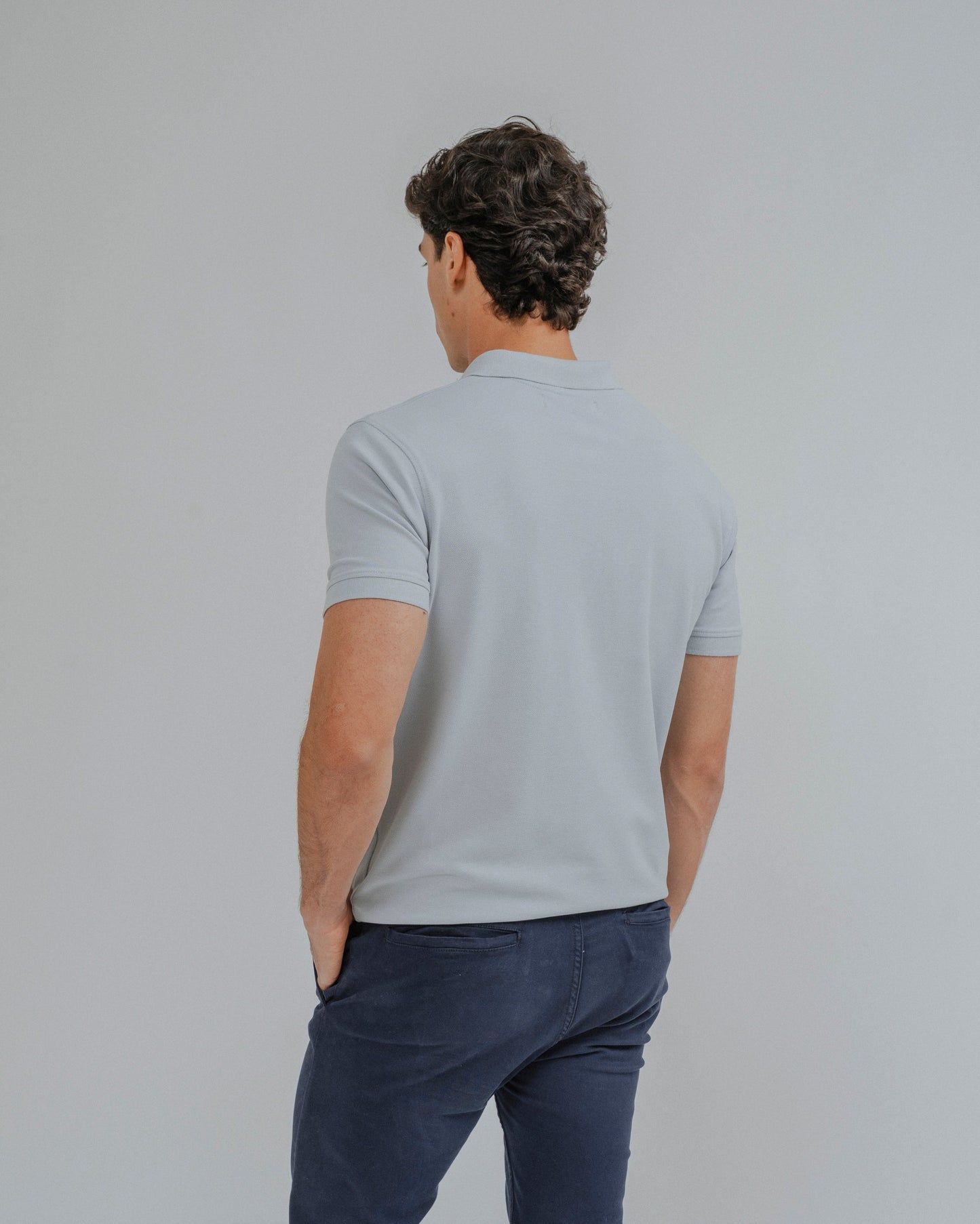 POLO BÁSICO REGULAR FIT CELESTE