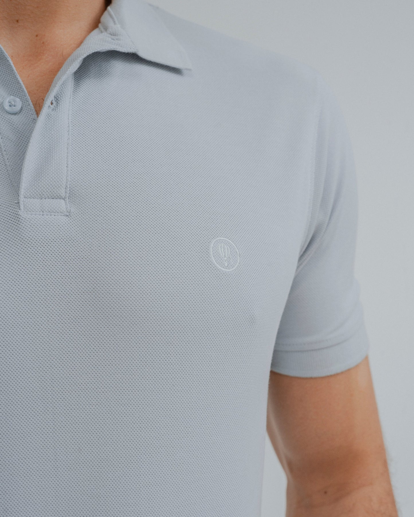 POLO BÁSICO REGULAR FIT CELESTE