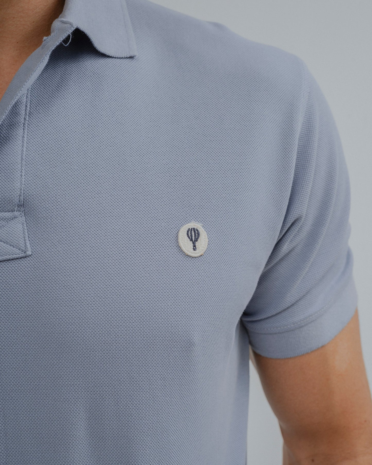 POLO BÁSICO COMFORT CELESTE