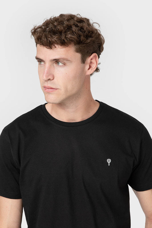 CAMISETA BÁSICA NEGRA