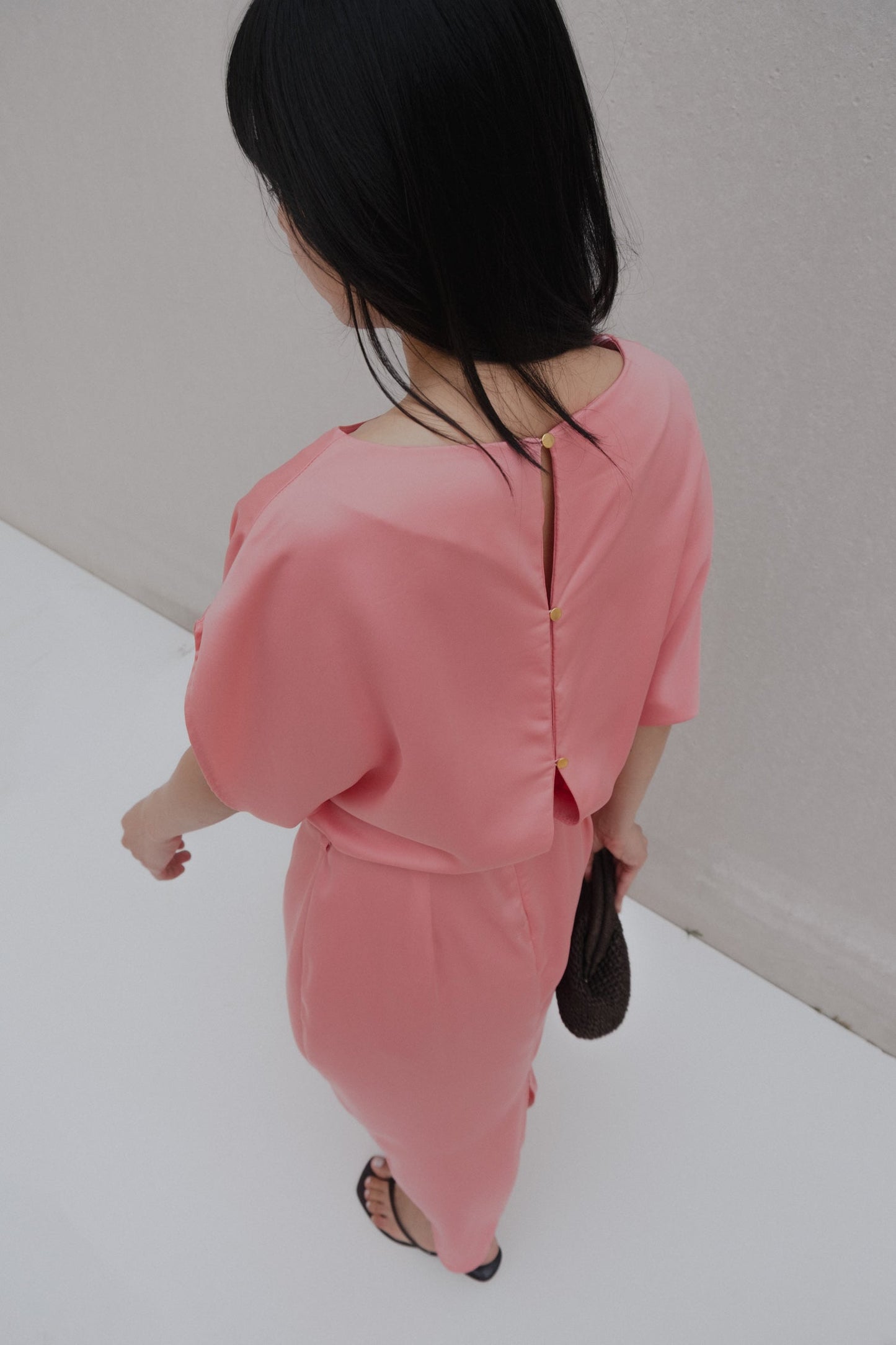 VESTIDO MIDI SATINADO CINTURÓN