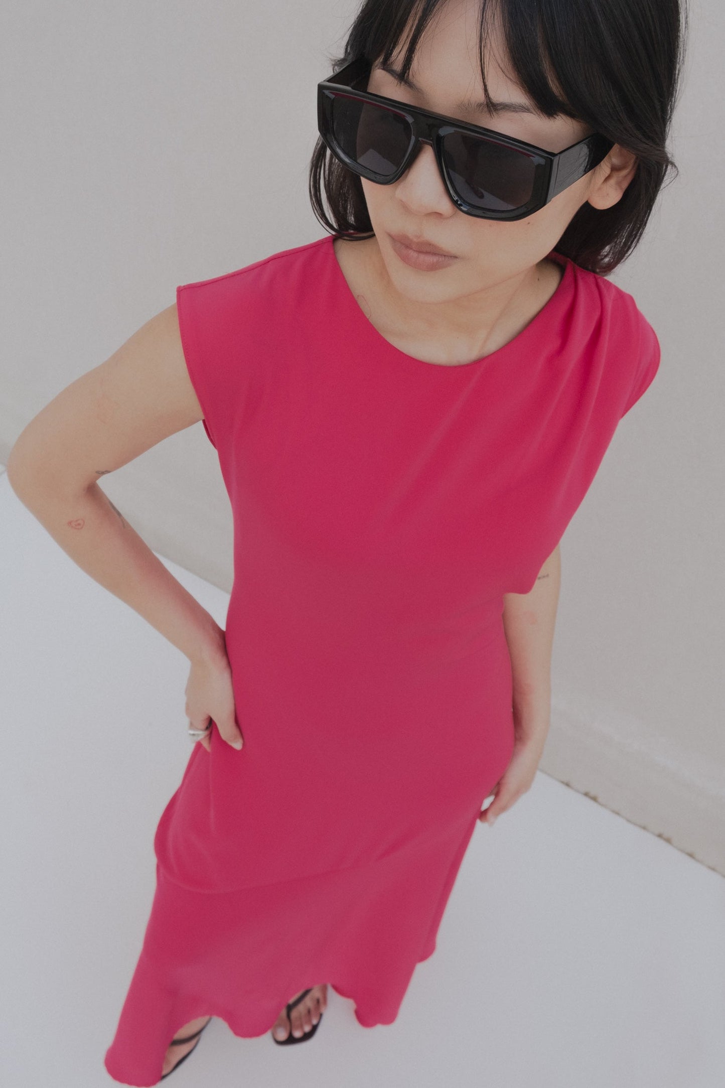 VESTIDO MIDI ASIMÉTRICO