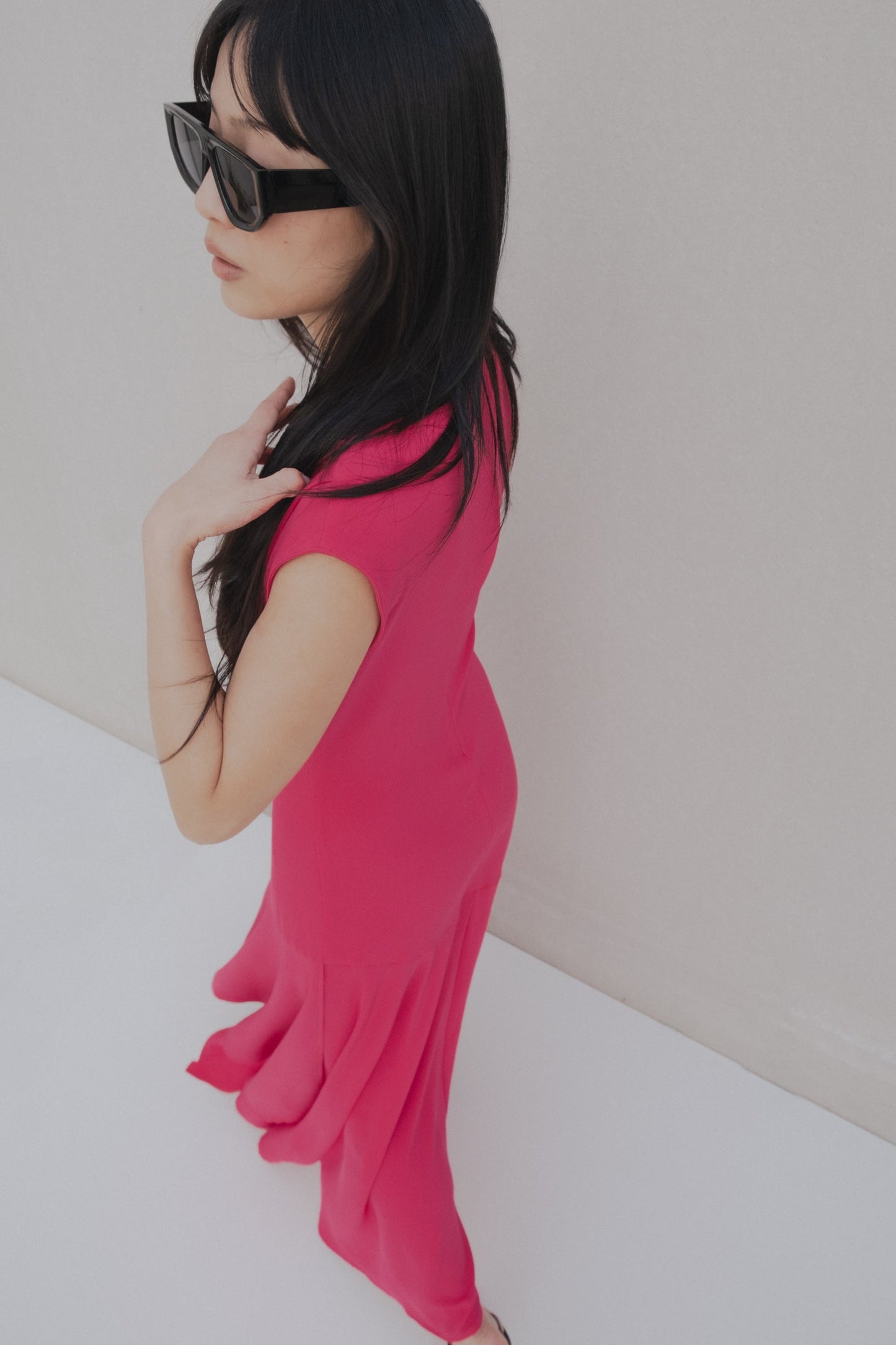 VESTIDO MIDI ASIMÉTRICO