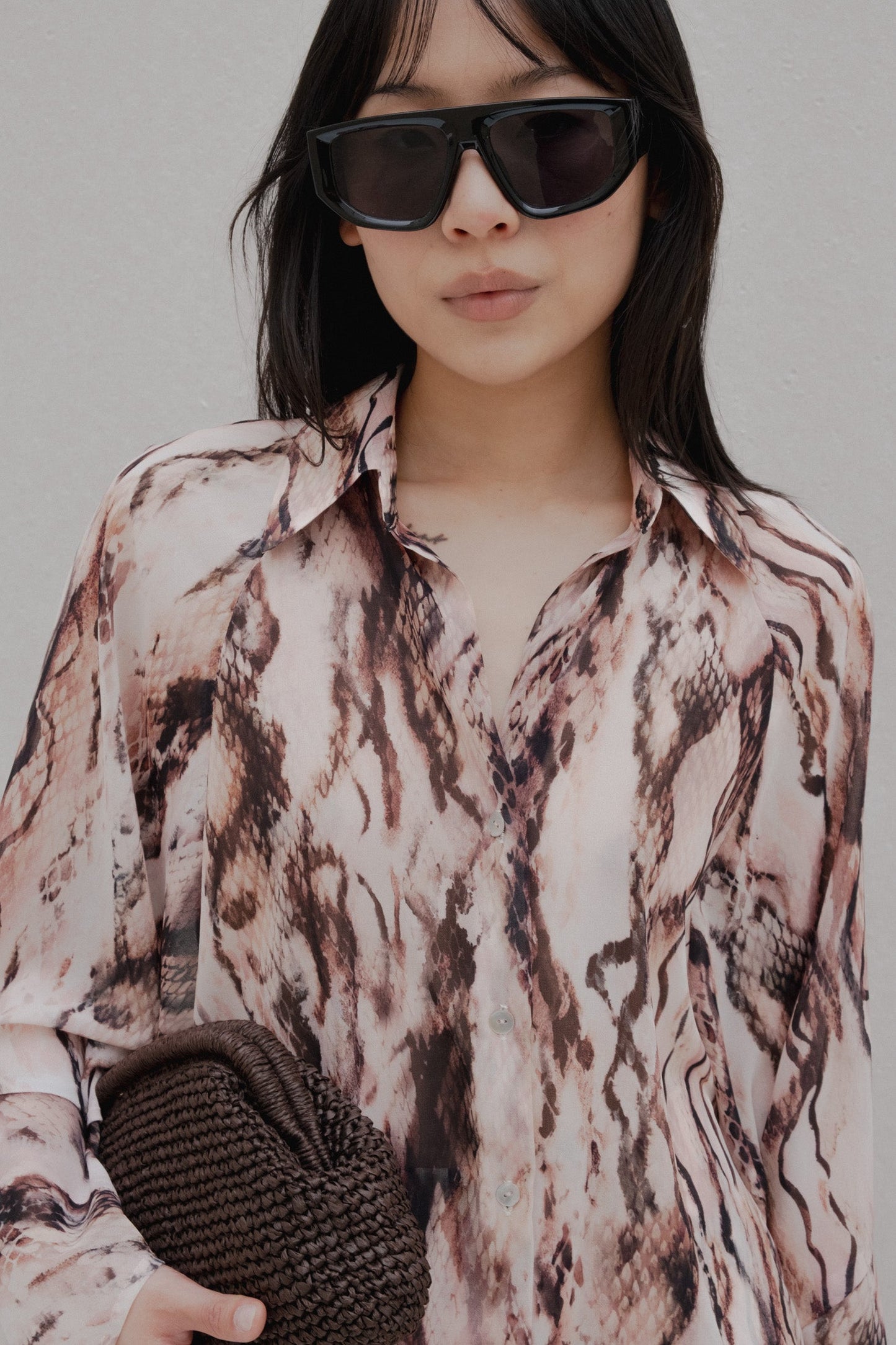 CAMISA SEMITRANSPARENTE ESTAMPADA