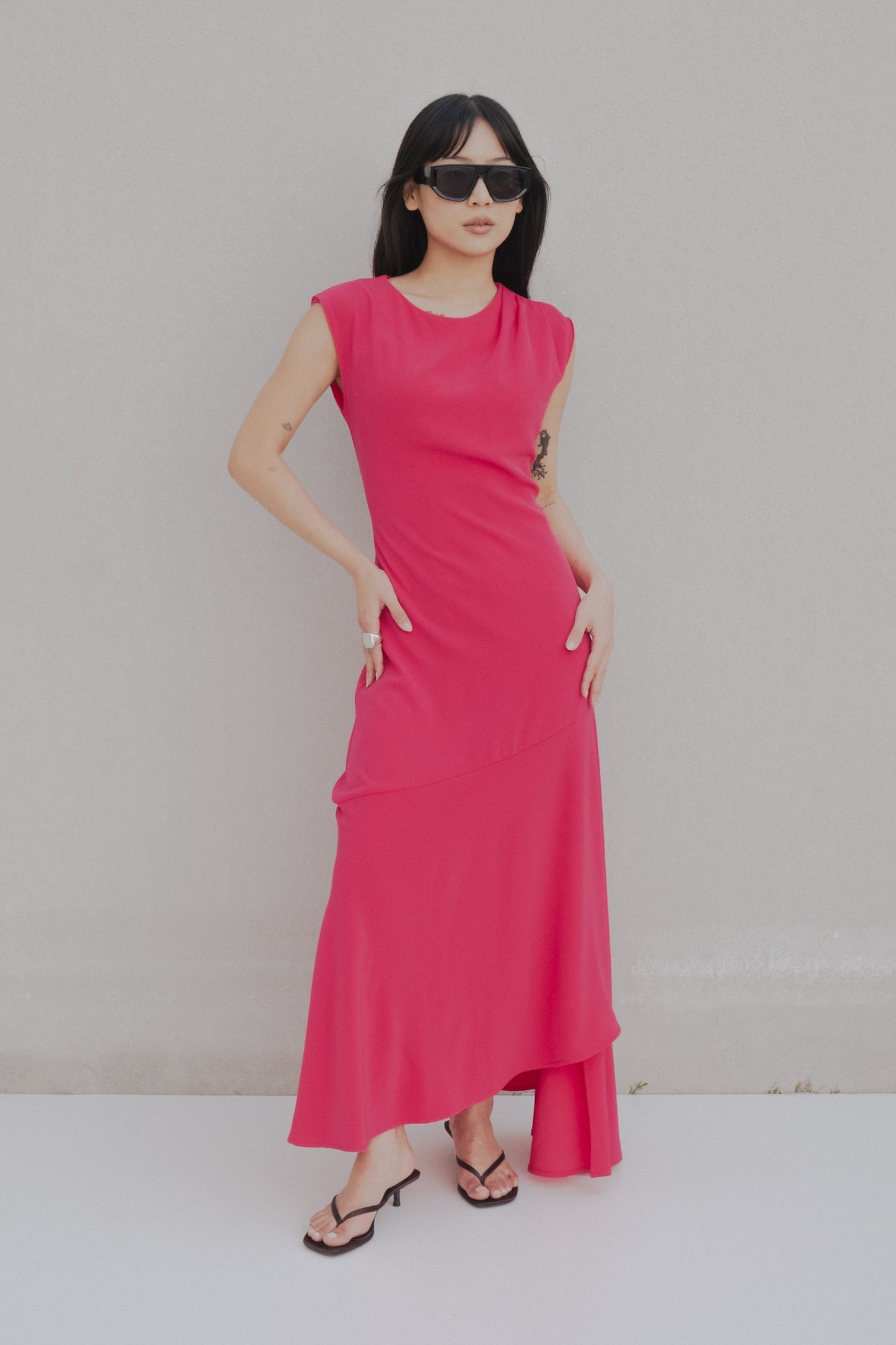 VESTIDO MIDI ASIMÉTRICO