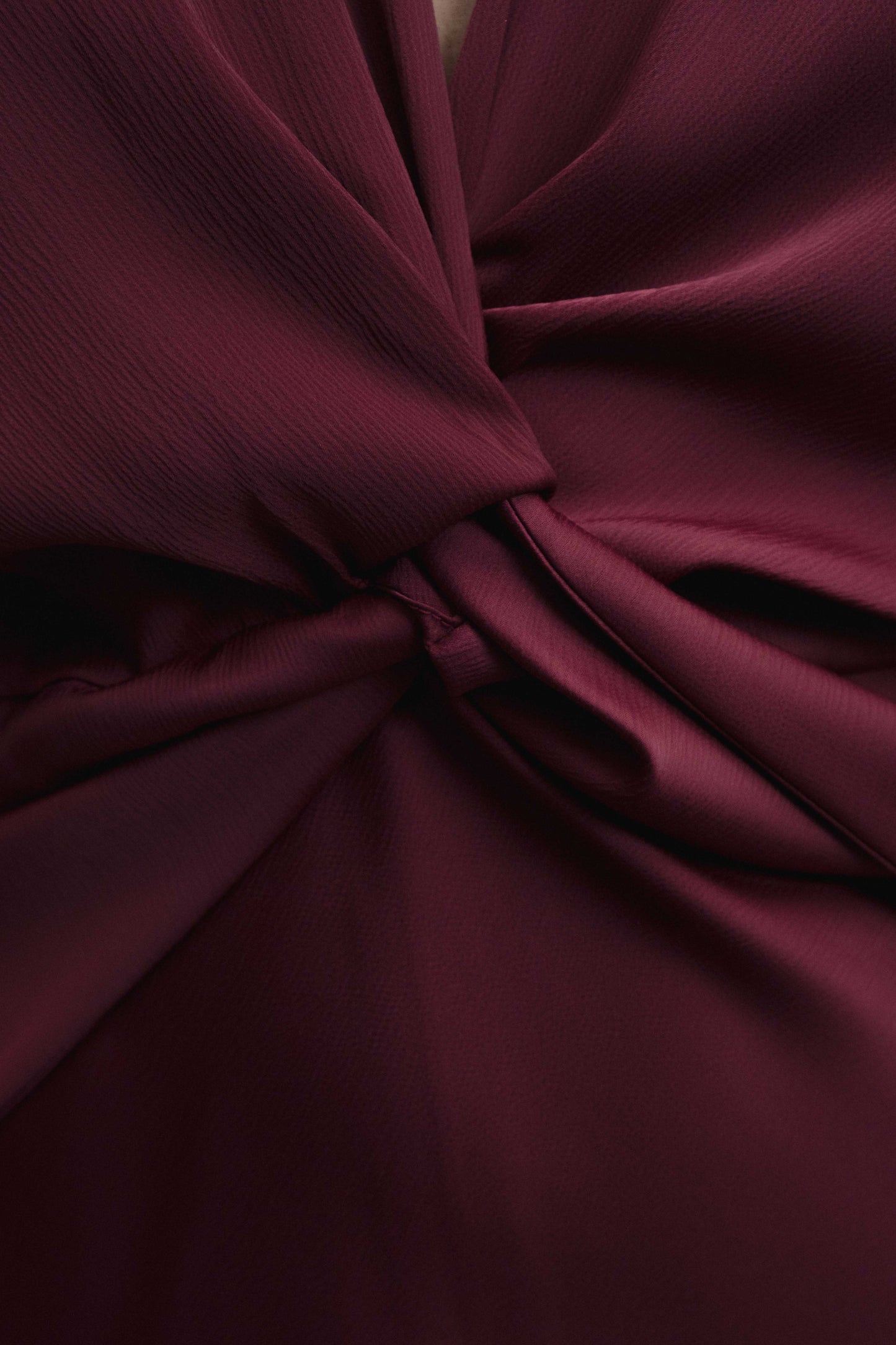 VESTIDO SATINADO NUDO