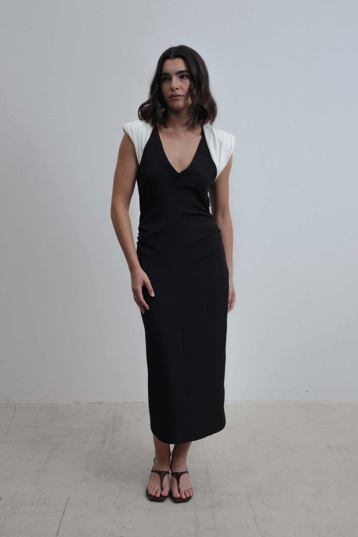 VESTIDO MIDI COMBINADO HOMBRERAS