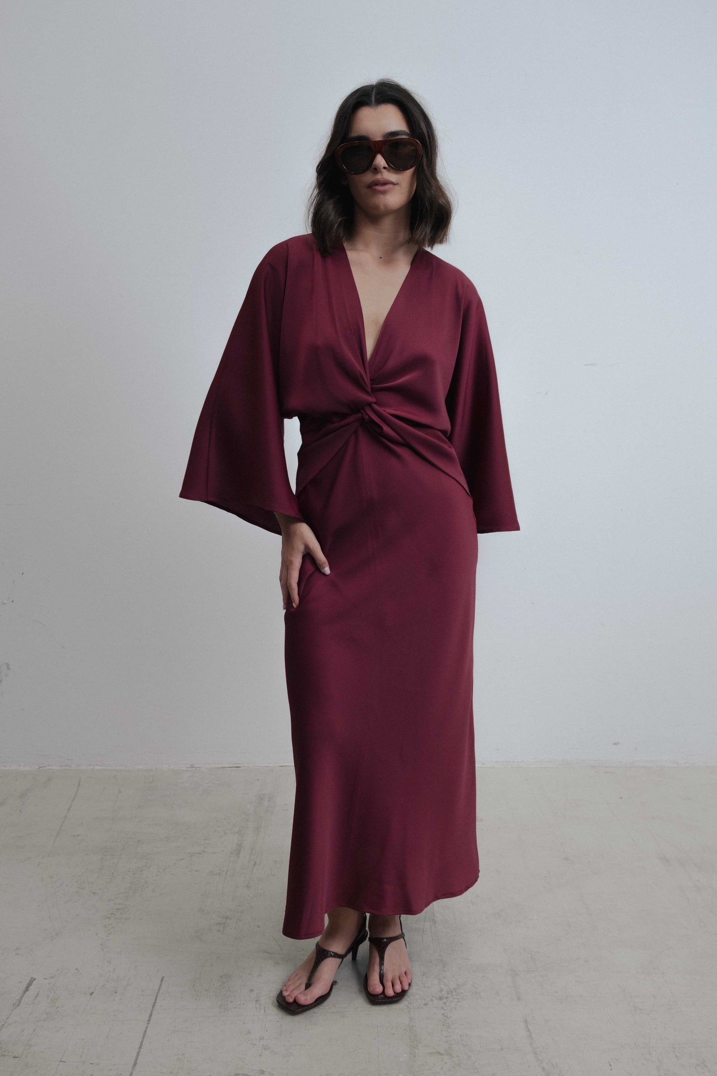 VESTIDO SATINADO NUDO