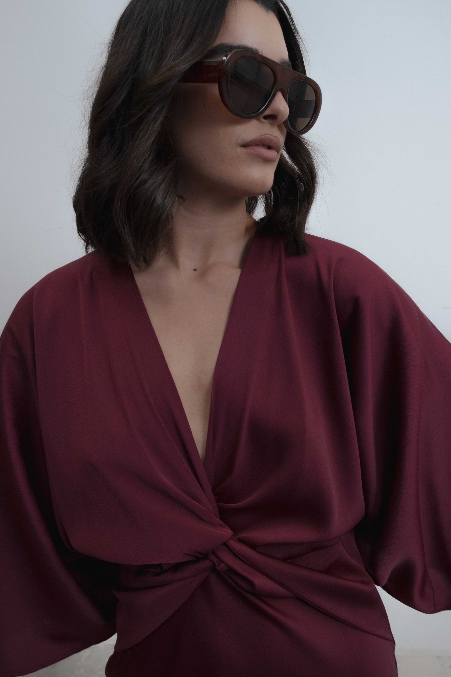 VESTIDO SATINADO NUDO