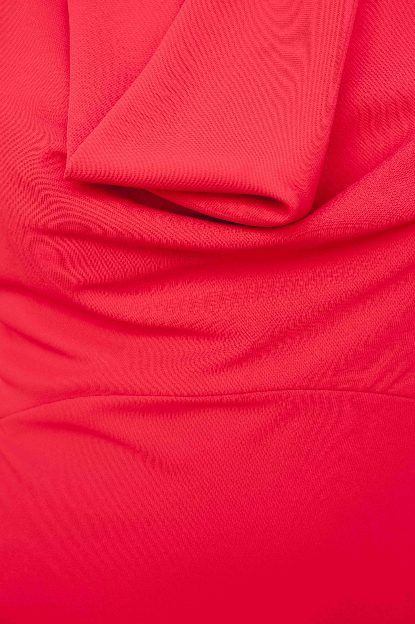 VESTIDO ROJO CON APLIQUE EN ESPALDA