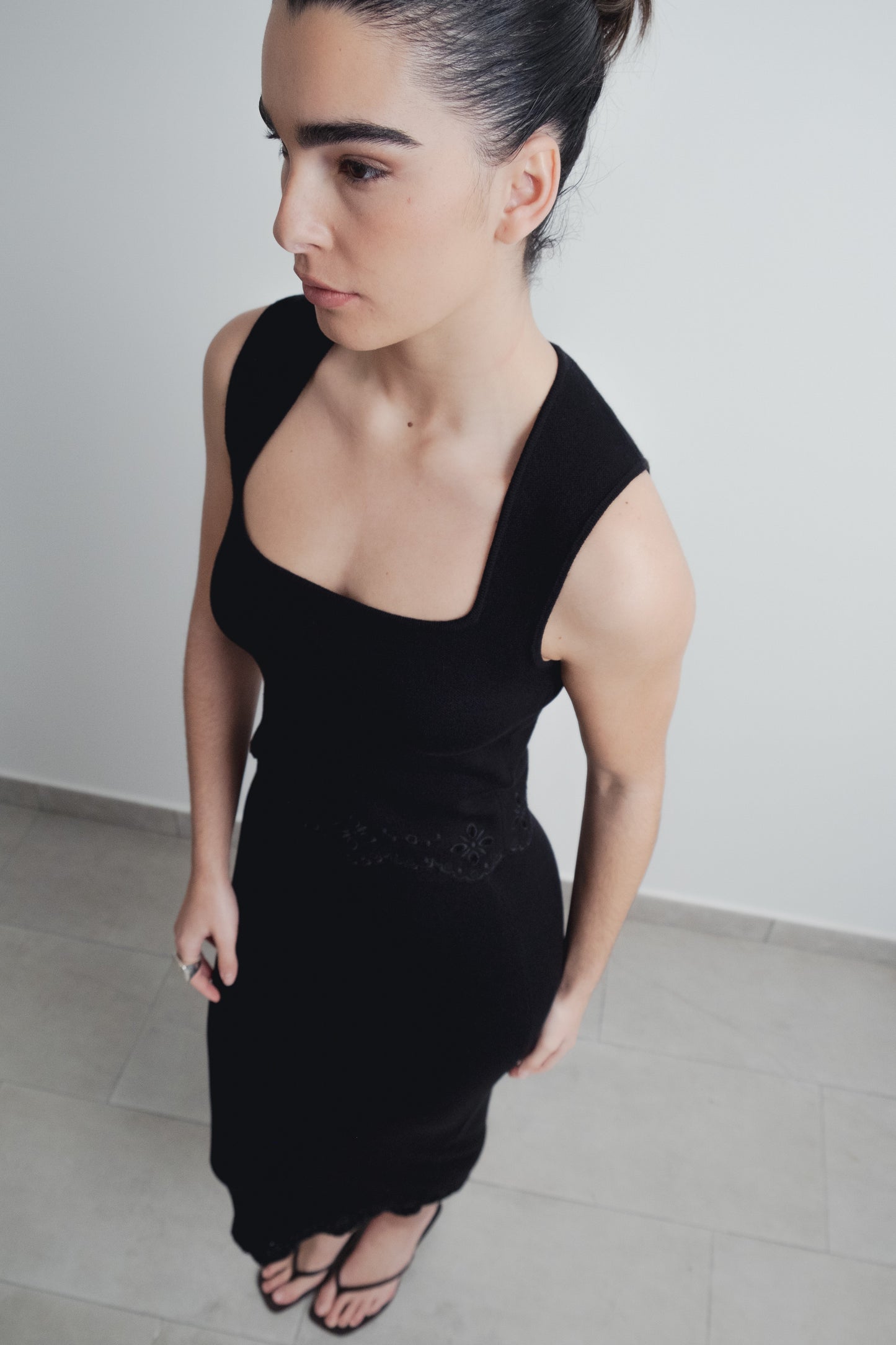 FALDA MIDI PUNTO BORDADOS