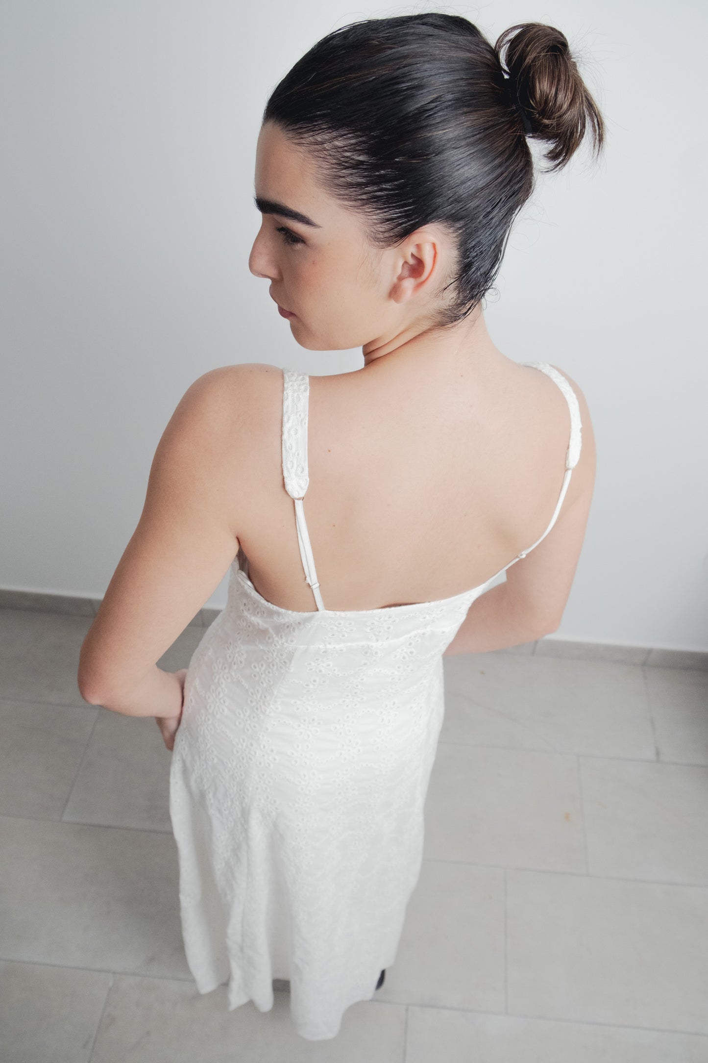 VESTIDO MIDI PERFORADO